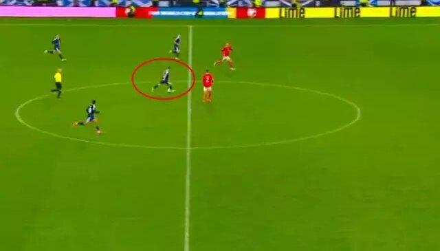 İskoçya’dan tarihi zafer! 90+9’da orta sahadan attı, 28 yıl sonra Dünya Kupası’na götürdü