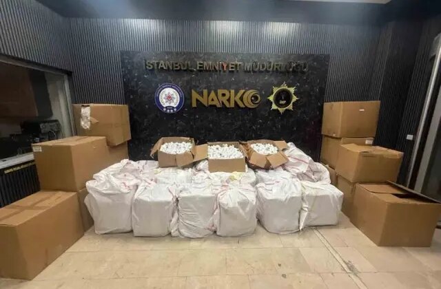 İstanbul’da uyuşturucu ve kaçak ilaç operasyonu: 150 bin hap ve 1230 kutu ilaç ele geçirildi