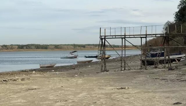 İstanbul için tehlike çanları: Sular çekildi, gemiler karaya oturdu