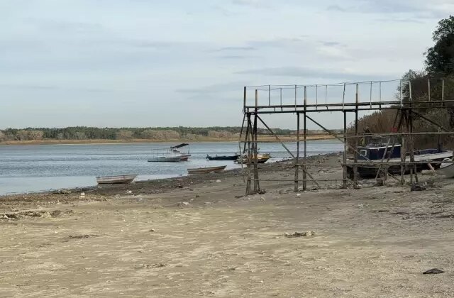 İstanbul için tehlike çanları: Sular çekildi, gemiler karaya oturdu