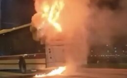 İzmir’de korku dolu anlar, seyir halindeki otobüs alev aldı