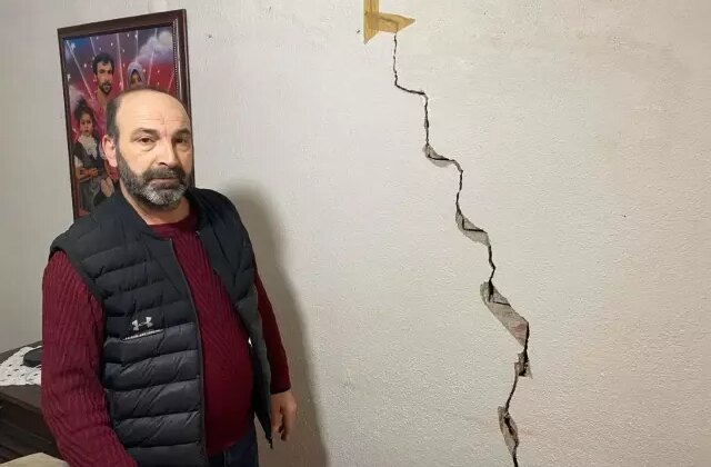 İzmir’de onlarca evde çatlak! Korkutan görüntünün nedeni deprem değil