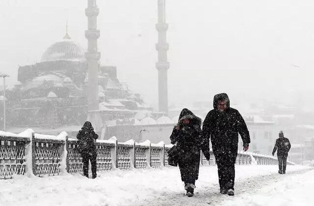 Kara kış İstanbul’un kapısında! Tarih verildi, lapa lapa yağacak