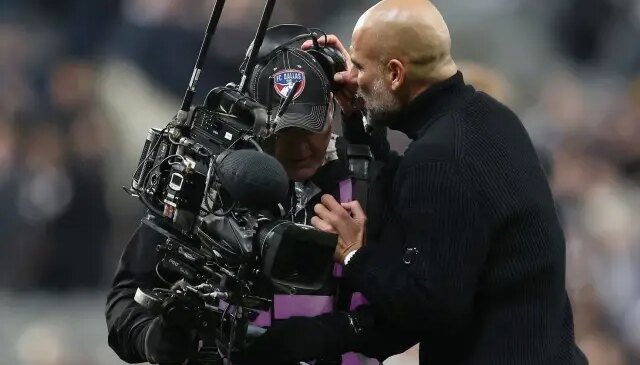 Kaybettiği maç sonrası kameramana tepki gösteren Pep Guardiola özür diledi