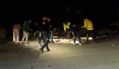 Kaza yapan motosiklet sürücüsünün dişlerini telefon ışığıyla aradılar