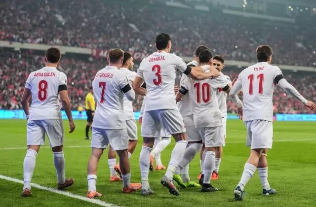 Milli yıldızımıza 100 milyon euroluk dev teklif ! Türk futbol tarihinde bir ilk olabilir