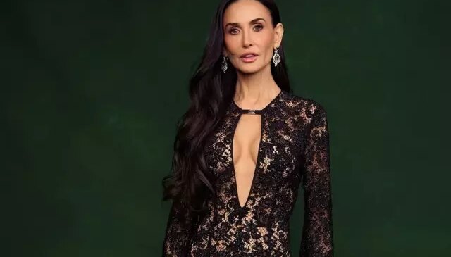 Kim der 63 yaşında? Ünlü yıldız galada göz kamaştırdı