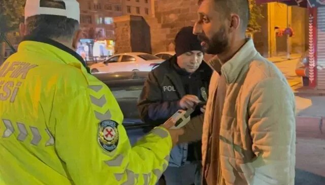 Kimlik isteyen polise sosyal medyasını açtı, 46 bin lira ceza yedi