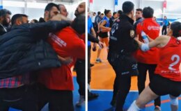 Kimseye aldırış etmedi! Kadın voleybol maçında yumruklu saldırı