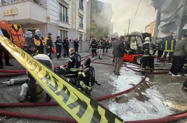 Kocaeli’nde parfüm deposunda yangın! 6 kişi hayatını kaybetti