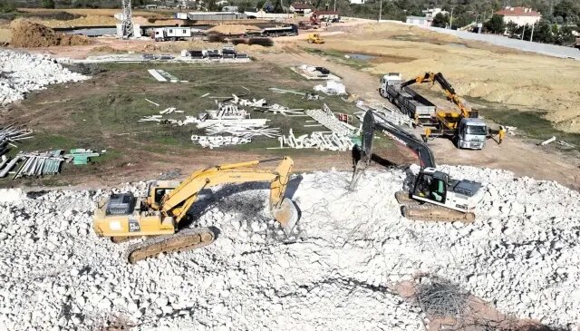 Kocaelispor’a 7 futbol sahalı devasa yeni tesis: İlk kazık vuruldu