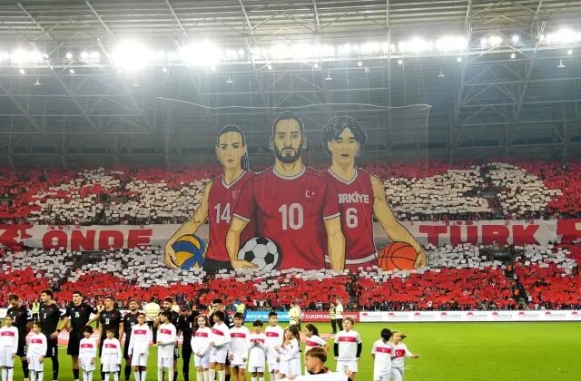 Kocaelispor taraftarının milli maçta yaptığı koreografiye ödül