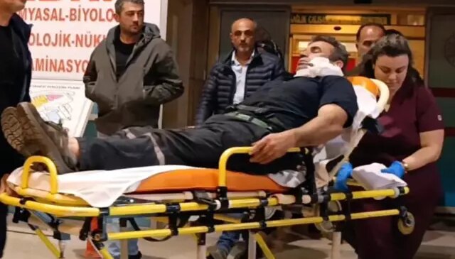 Kömürleri indirirken yüzüne demir saplandı