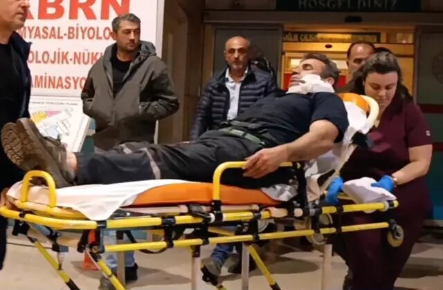 Kömürleri indirirken yüzüne demir saplandı