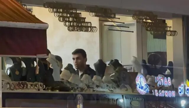 Kuyumcuda tahliye alarmı! Altınların peşine düştü, dakikalar içinde topladı