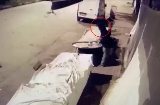 Manav hırsızlığı kamerada! Dükkan sahibinin tek isteği var: Teslim edersen şikayetçi olmayacağız