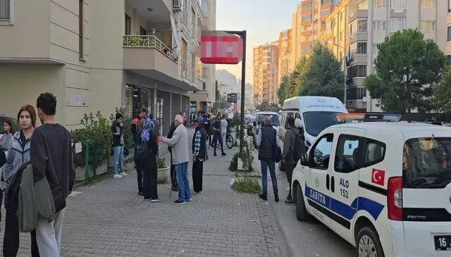 Markette eski eşini göğsünden bıçakladı, polisi arayıp teslim oldu