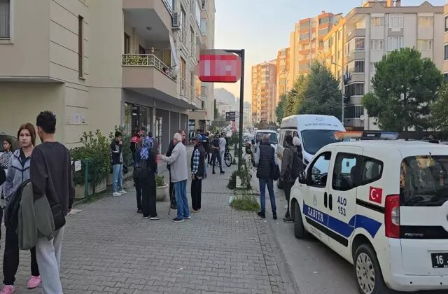 Markette eski eşini göğsünden bıçakladı, polisi arayıp teslim oldu