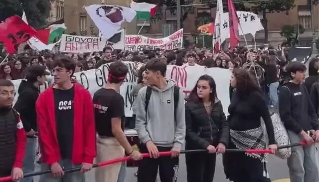 Öğrencilerden Meloni’ye İsrail protestosu