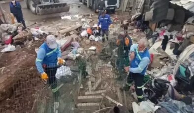 Mersin’de şok eden görüntü: Evden 10 kamyon çöp çıktı