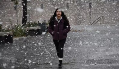 Meteoroloji sarı kodla uyarmıştı! Sivas’a lapa lapa kar yağdı