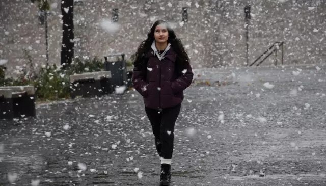 Meteoroloji sarı kodla uyarmıştı! Sivas’a lapa lapa kar yağdı
