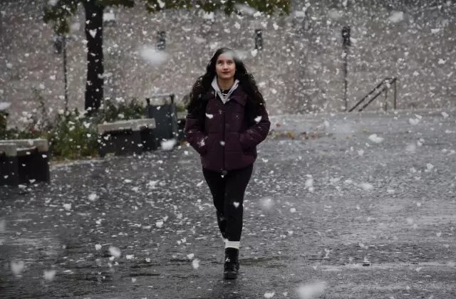 Meteoroloji sarı kodla uyarmıştı! Sivas’a lapa lapa kar yağdı