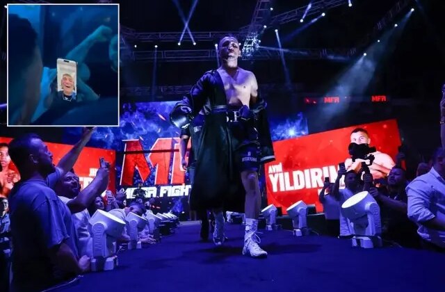 Milli boksör zafer kemerini Sedat Peker’e hediye etti