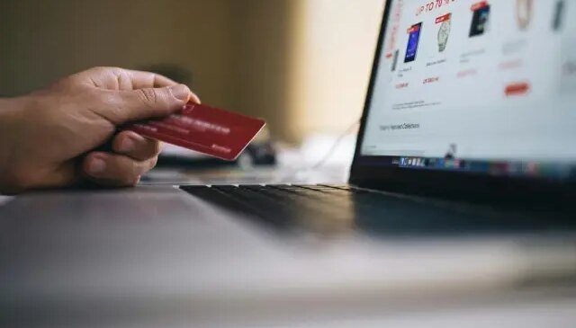 Bu bir reklam değil uyarı! Milyonluk ayakkabıyı 13 bine indirdiler