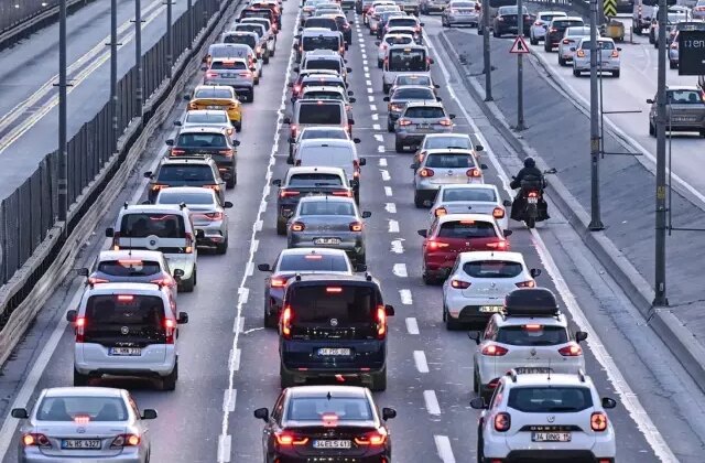 Motorine gece yarısı 2 lira 7 kuruşluk dev zam geldi