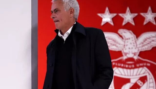 Mourinho’nun hakemlerle derbi bitmiyor! Yenilgi sonrası ateş püskürdü