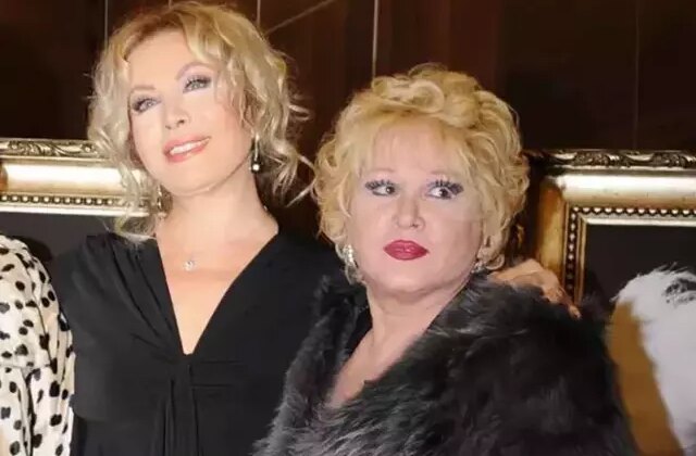 Muazzez Abacı’nın ardından Emel Sayın’dan yürek burkan veda