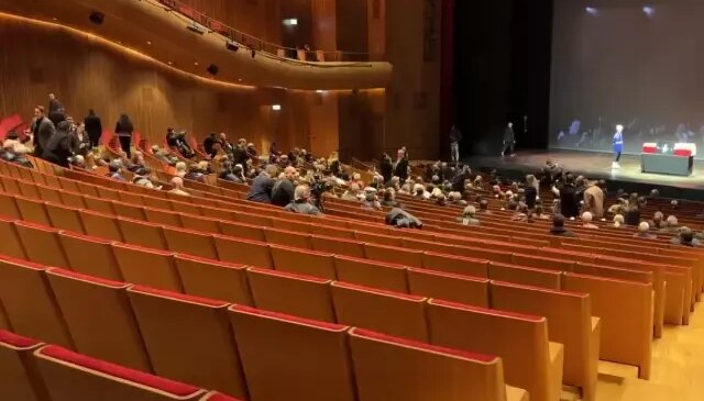 Muazzez Abacı’ya büyük vefasızlık! Koltukların yarısı boş kaldı