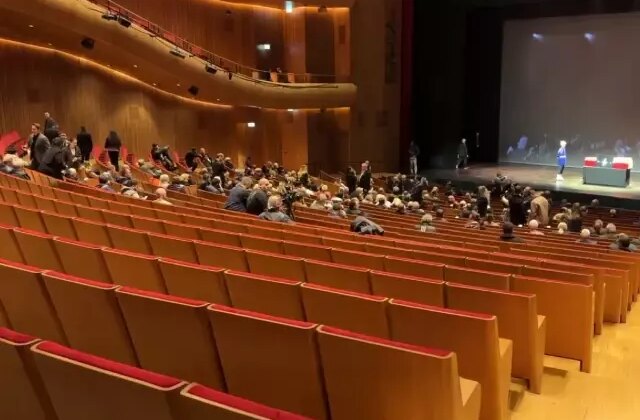 Muazzez Abacı’ya büyük vefasızlık! Koltukların yarısı boş kaldı