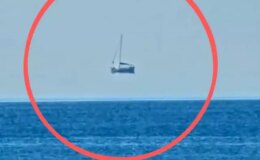 Muğla’da havada asılı duran tekneyi görenler gözlerine inanamadı