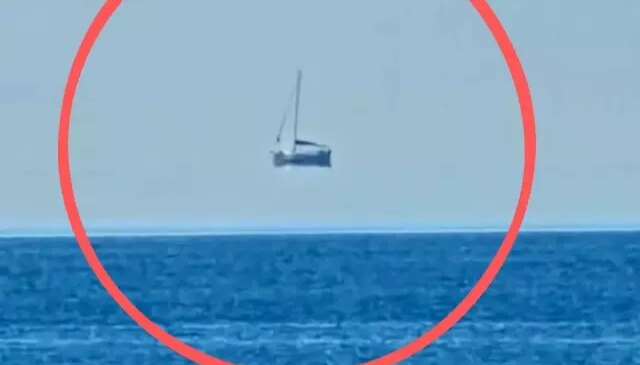 Muğla’da havada asılı duran tekneyi görenler gözlerine inanamadı