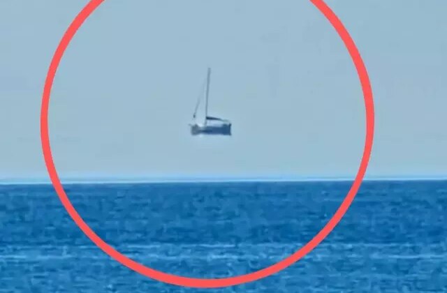 Muğla’da havada asılı duran tekneyi görenler gözlerine inanamadı