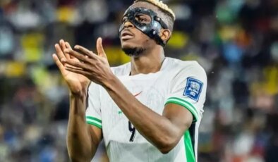 Nijerya-Demokratik Kongo maçında sakatlanan Osimhen gözyaşları içinde saha kenarına geldi