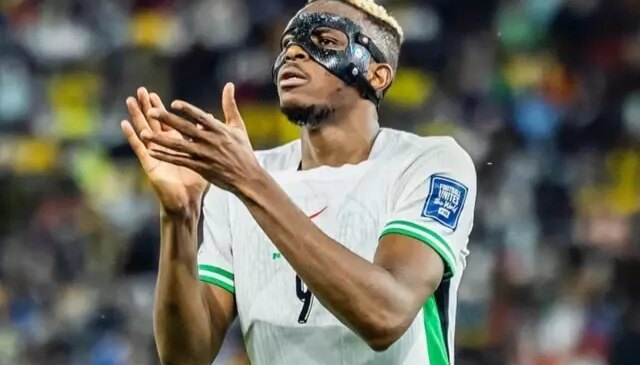 Nijerya-Demokratik Kongo maçında sakatlanan Osimhen gözyaşları içinde saha kenarına geldi