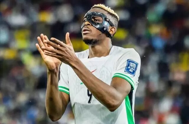 Nijerya-Demokratik Kongo maçında sakatlanan Osimhen gözyaşları içinde saha kenarına geldi