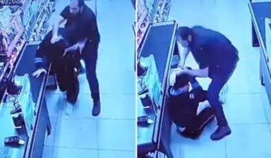 Oğlunu darbettiğini öne sürdüğü market çalışanını yumruklayıp tekmeledi