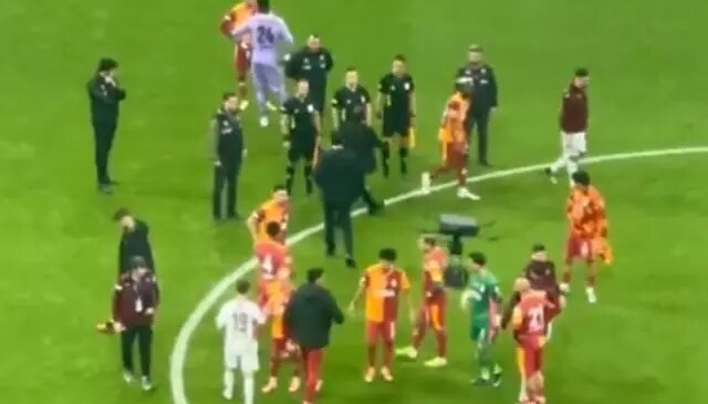 Okan Buruk, hakem Cihan Aydın’ın elini sıkmadı