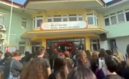 Okulda “Andımız” krizi! Müdür susturmaya çalıştı ama öğrenciler durmadı