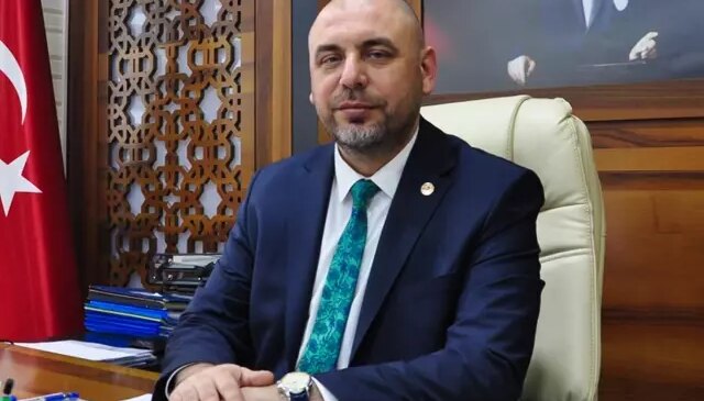 Orhangazi Belediye Başkanı kardeşinin evinde fenalaşıp hastaneye kaldırıldı