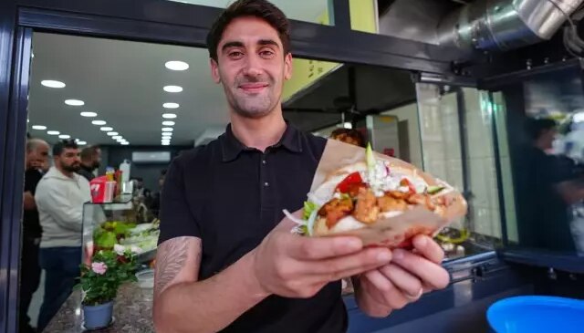 Orkan Çınar, neden futbolu bırakıp dönerci dükkanı açtığını açıkladı