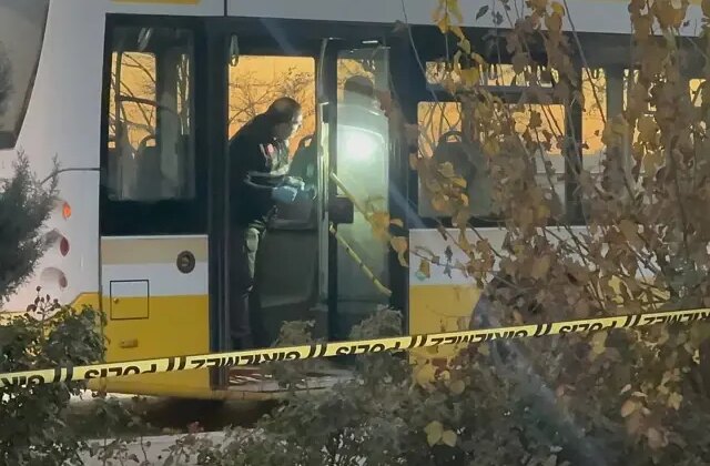 Otobüste “yan baktın” cinayeti! Eşinin gözü önünde hunharca katledildi