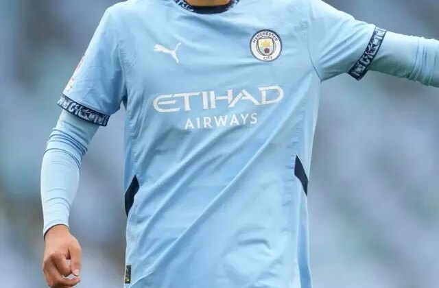 Oxford’da hukuk okumak için Manchester City’de futbolu bıraktı