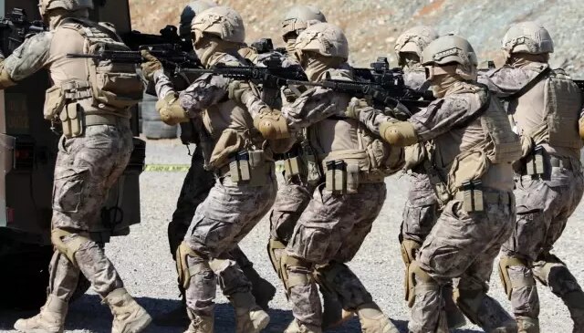 Özel harekat baskın yaptı! Mafya elebaşının 13 adamı yakalandı