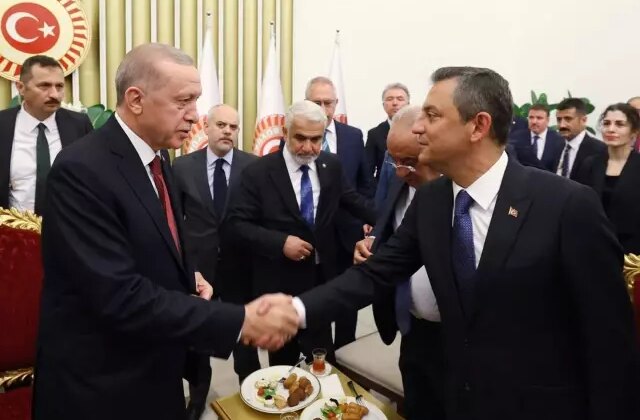 Özel’in açıklamalarına AK Parti cephesinden ardı ardına tepkiler