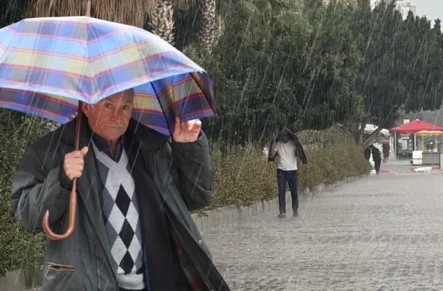 Pazar günü bir şehir hariç tüm yurtta yağış bekleniyor